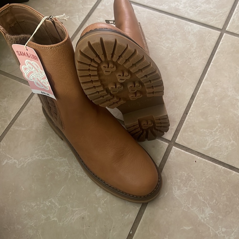 New tan boots zipper on the side - Picture 3 of 6